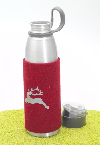 Trinkflasche Sportflasche mit Filzhülle Hirsch im Sprung in melangerot 650 ml