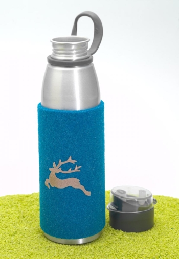 Trinkflasche Sportflasche mit Filzhülle Hirsch im Sprung in mittelblau 650 ml