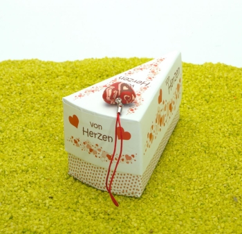 Geschenkschachtel Tortenstück mit Herzanhänger - Von Herzen