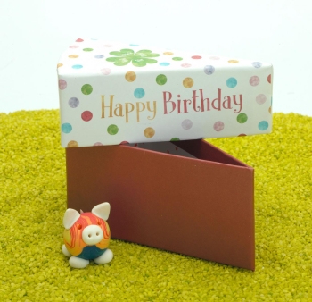 Geschenkschachtel Tortenstück mit Glücksschweinchen - Happy Birthday