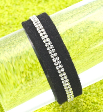 Armband aus Filz mit Swarovski-Elementen in schwarz