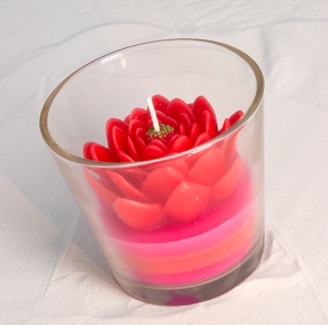 Kerze Blume im Glas in sommerrot/pink