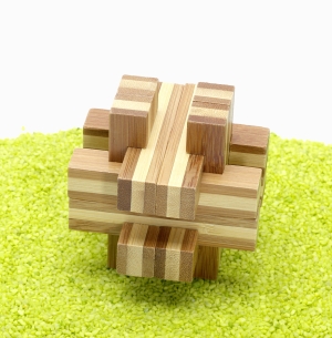 3D IQ Test Bambus Puzzle Balken Konstrukt 9 x 8,5 x 9 cm