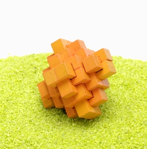 3D IQ Test Bambus Puzzle Ananas orange 9 x 8,5 x 9 cm