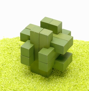 3D IQ Test Bambus Puzzle Balken Konstrukt grün 9 x 8,5 x 9 cm