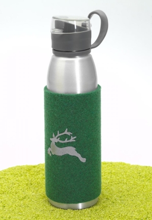 Trinkflasche Sportflasche mit Filzhülle Hirsch im Sprung in tanne 650 ml