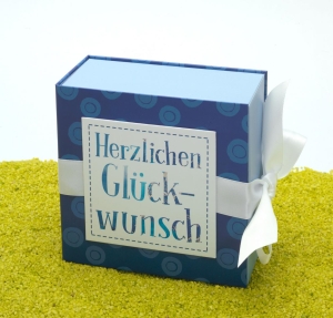 Geschenkschachtel mit Schleife - Herzlichen Glückwunsch 13 x 13 cm