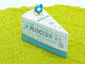 Geschenkschachtel Tortenstück mit Glücksschweinchen - Flocken